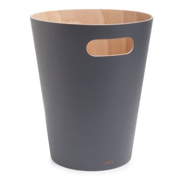 Coș de gunoi gri închis din lemn 7,5 l Woodrow – Umbra Coș de gunoi gri închis din lemn 7,5 l Woodrow – Umbra